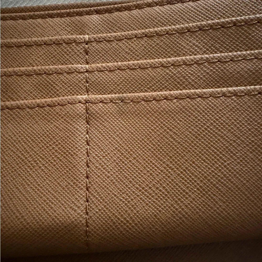 Michael Kors Jet Set Large Continental Wristlet COA included